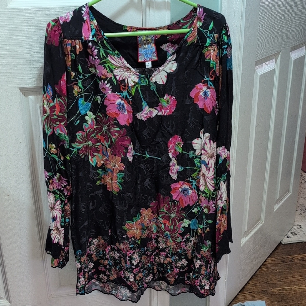 Johnny Was Oasis Tandis Blouse in Black Floral Animal Print Tunic M